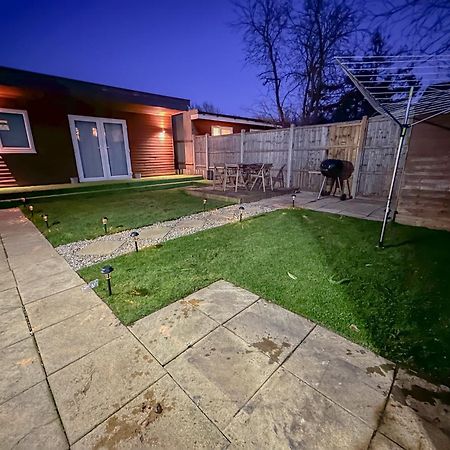 Stunning Studio Garden House - Free Wifi & Parking 亨顿 外观 照片