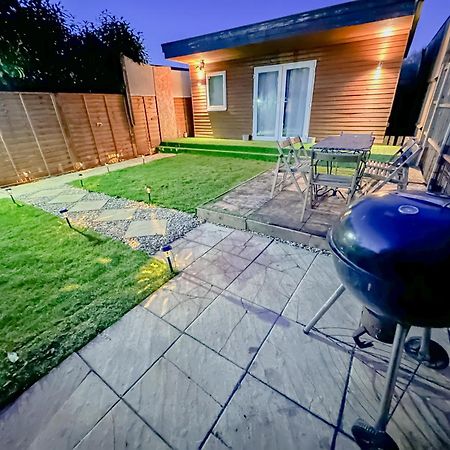 Stunning Studio Garden House - Free Wifi & Parking 亨顿 外观 照片
