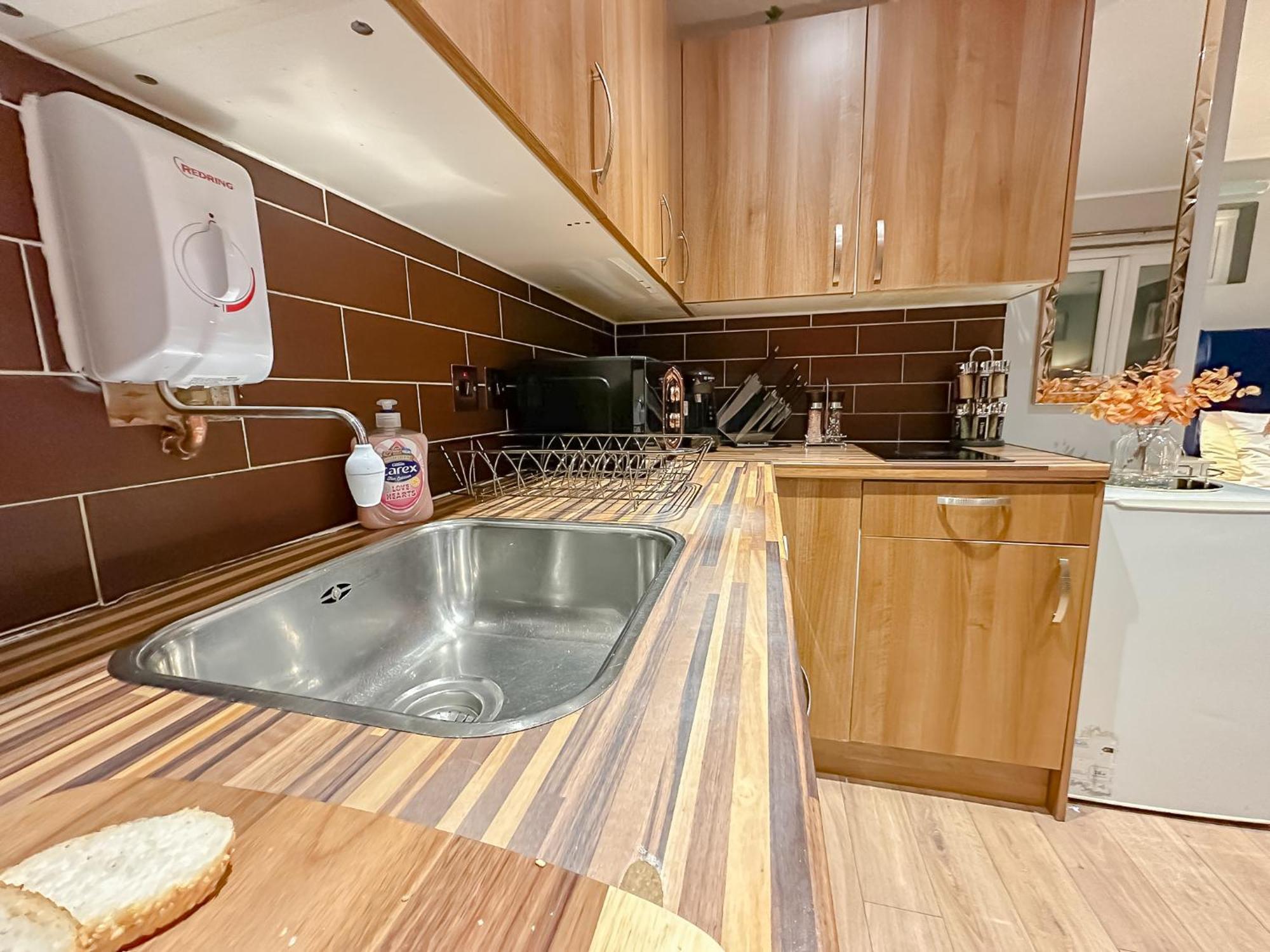 Stunning Studio Garden House - Free Wifi & Parking 亨顿 外观 照片